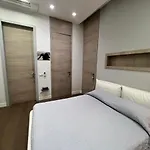 Raroom Boutique *