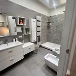 Raroom Boutique *